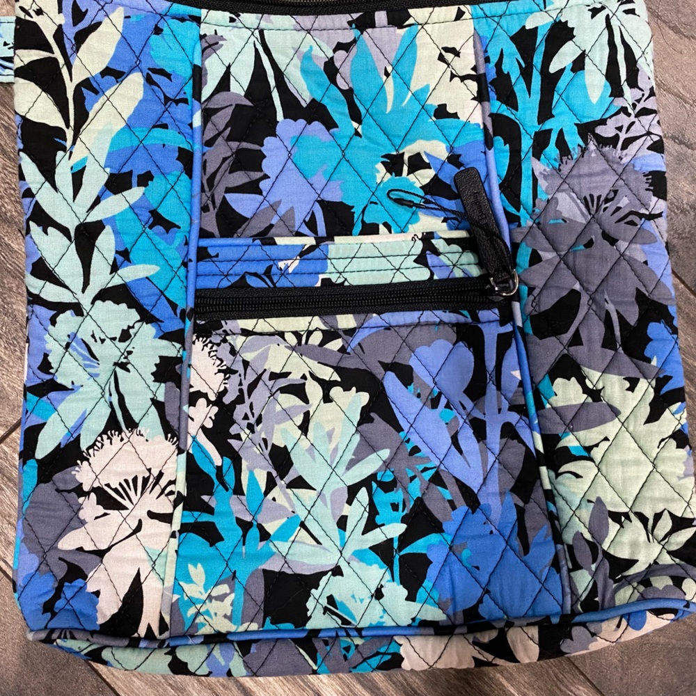 VERA BRADLEY || Crossbody - Picture 2 of 2